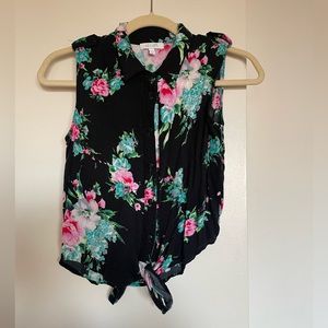 Delia’s Tie Bottom Crop Top, Size Medium